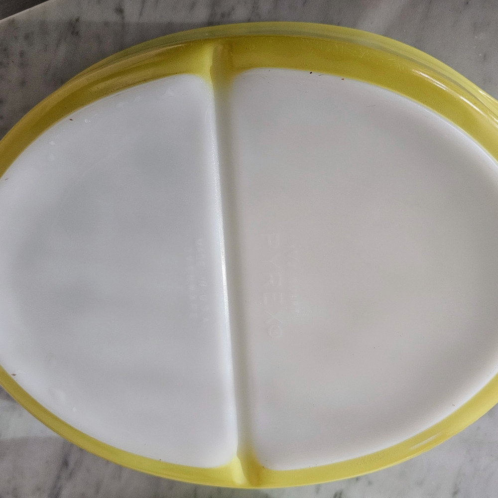 Pyrex White Yellow Olive Green Casserole Dish with Floral Design - Picture 6 of 9